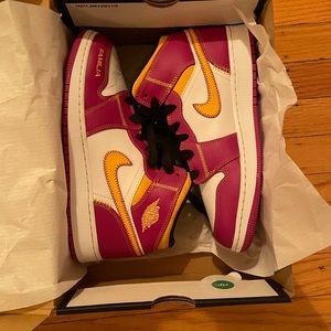 Air Jordan 1 Mid 7Y pink orange
